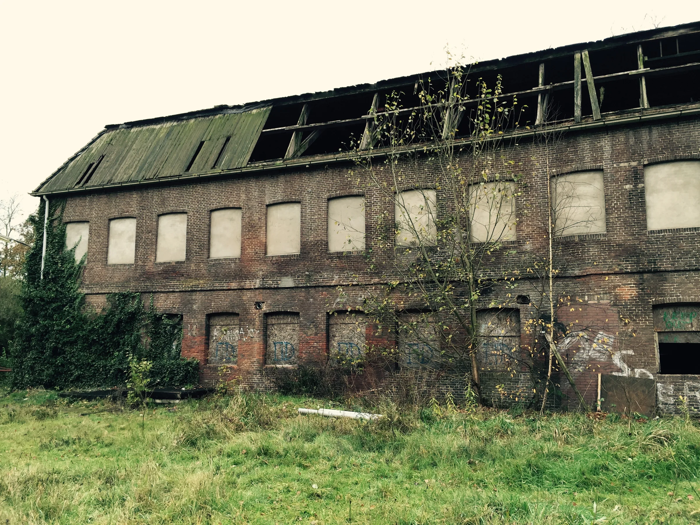 In 2006 koopt stichting Habion het pand voor zorgwoningen, maar dat plan strandt.